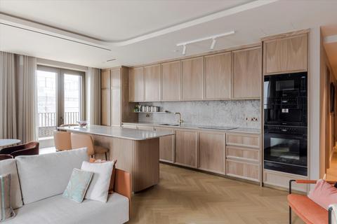 3 bedroom flat for sale, Fareham Street, London, W1F