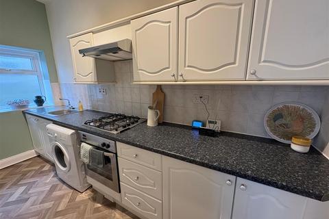 2 bedroom end of terrace house for sale, Briggs Street, Queensbury, Bradford