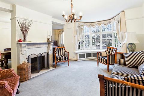 4 bedroom detached house for sale, Hook Road, Chessington, Surrey. KT9