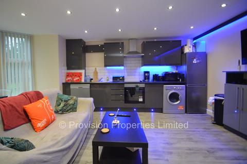 3 bedroom apartment to rent, Cliff Road, Woodhouse LS6