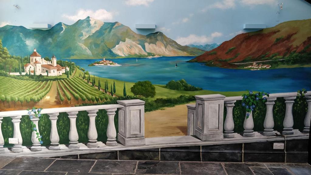 Mural 1.jpg