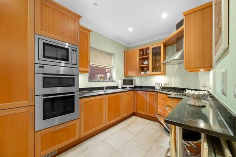 2 bedroom apartment for sale, Oatlands Chase, Weybridge, KT13