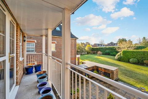 2 bedroom apartment for sale, Oatlands Chase, Weybridge, KT13