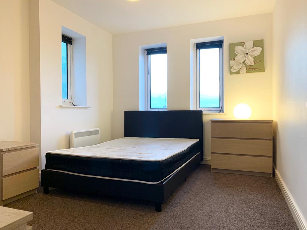 Master Bedroom (1)