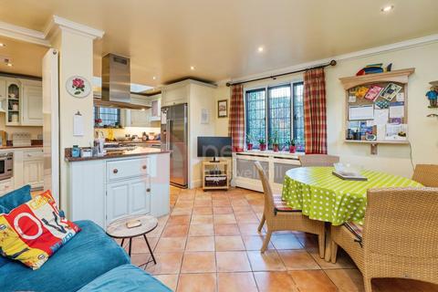 5 bedroom detached house for sale, Linden Road, London N10