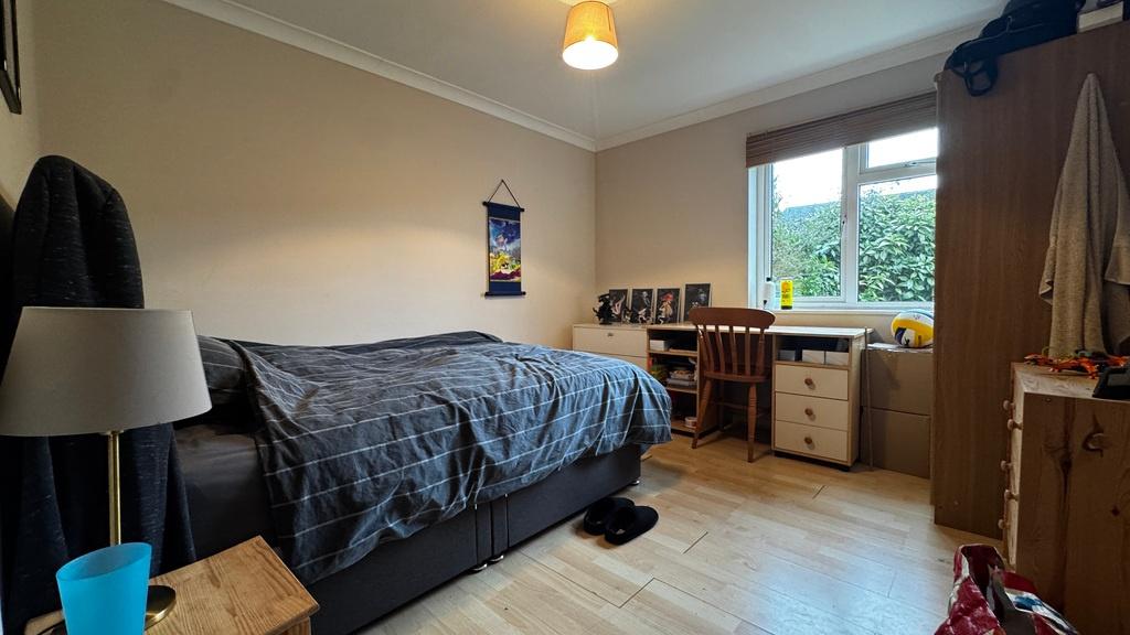 Bright, tidy single bedroom with a comfortable ...