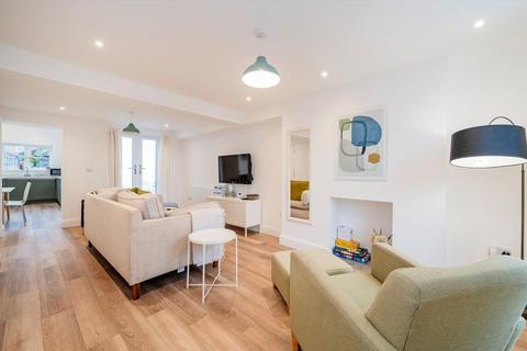 3 bedroom terraced house to rent, Cleveland Road, New Malden KT3