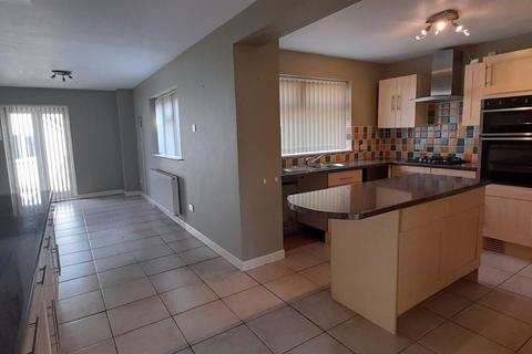 4 bedroom house to rent, Greenlands Road, Pontyclun, RCT