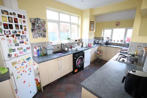 4 bedroom semi-detached house for sale, Holland Road, Clacton on Sea, CO15
