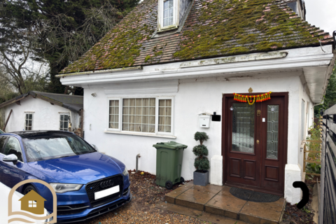 undefined, Ferry Lane,  Staines-upon-Thames, TW19