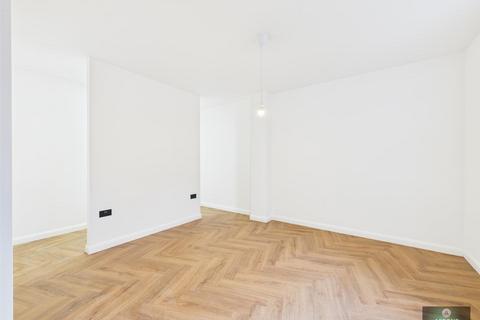 1 bedroom apartment to rent, High street, crawley RH10
