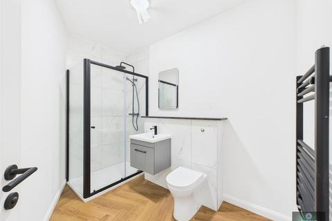 1 bedroom apartment to rent, High street, crawley RH10