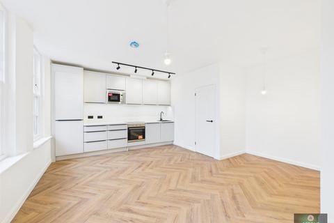 1 bedroom apartment to rent, High street, crawley RH10