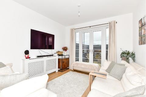 3 bedroom detached house to rent, Parkland Road Herne Bay CT6
