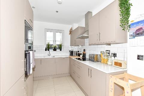 3 bedroom detached house to rent, Parkland Road Herne Bay CT6