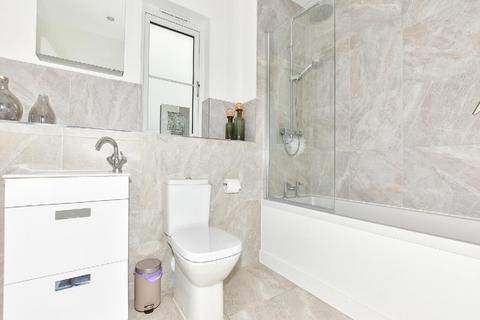 3 bedroom detached house to rent, Parkland Road Herne Bay CT6