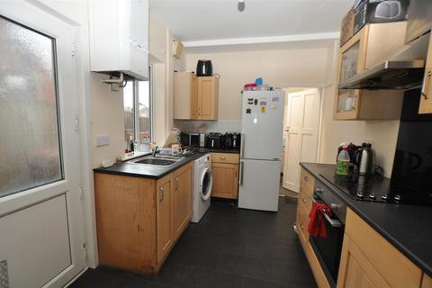 4 bedroom terraced house for sale, Calais Road, Burton-On-Trent DE13