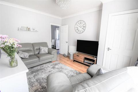 3 bedroom semi-detached house for sale, Grantley Grove, Hull, HU9