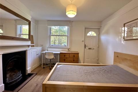 3 bedroom terraced house to rent, Victoria Road, Farnham, Surrey, GU9