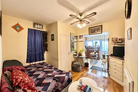 4 bedroom terraced house for sale, Queens Road, Southall
