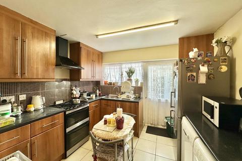 4 bedroom terraced house for sale, Queens Road, Southall