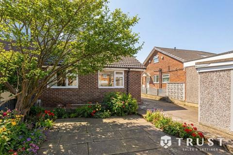 2 bedroom semi-detached bungalow for sale, Sunny Bank Drive, Mirfield, WF14