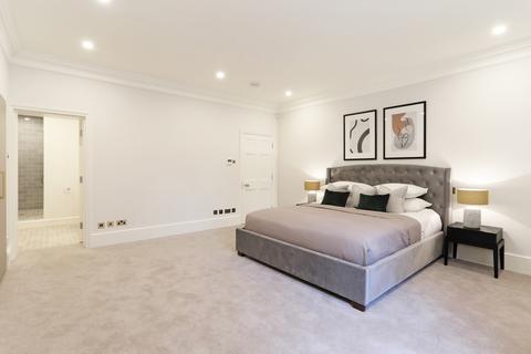 2 bedroom apartment to rent, Park Street Mayfair W1K