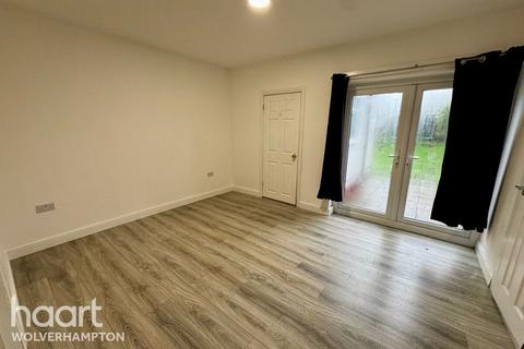 3 bedroom semi-detached house to rent, Moreton Road, Wolverhampton