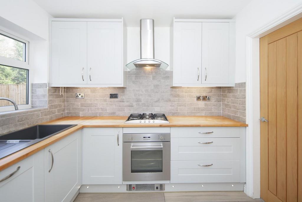 15 Greville Smith Avenue Cv31 2 HQ-18.jpg