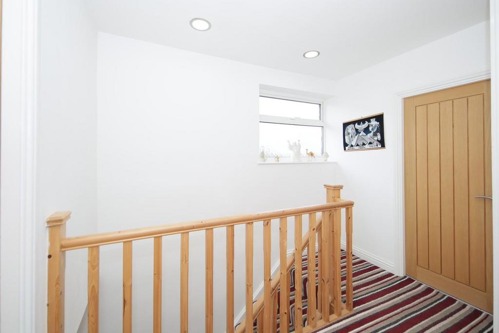 15 Greville Smith Avenue Cv31 2 HQ-21.jpg