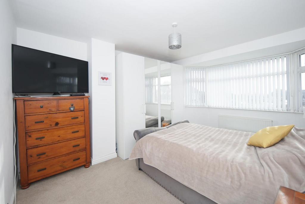15 Greville Smith Avenue Cv31 2 HQ-24.jpg