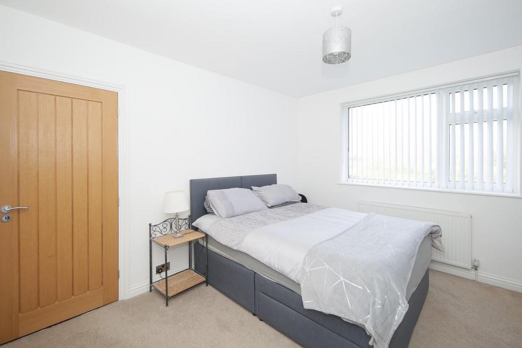 15 Greville Smith Avenue Cv31 2 HQ-23.jpg