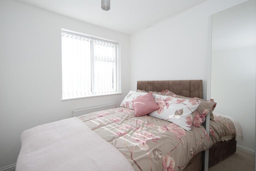 15 Greville Smith Avenue Cv31 2 HQ-25.jpg