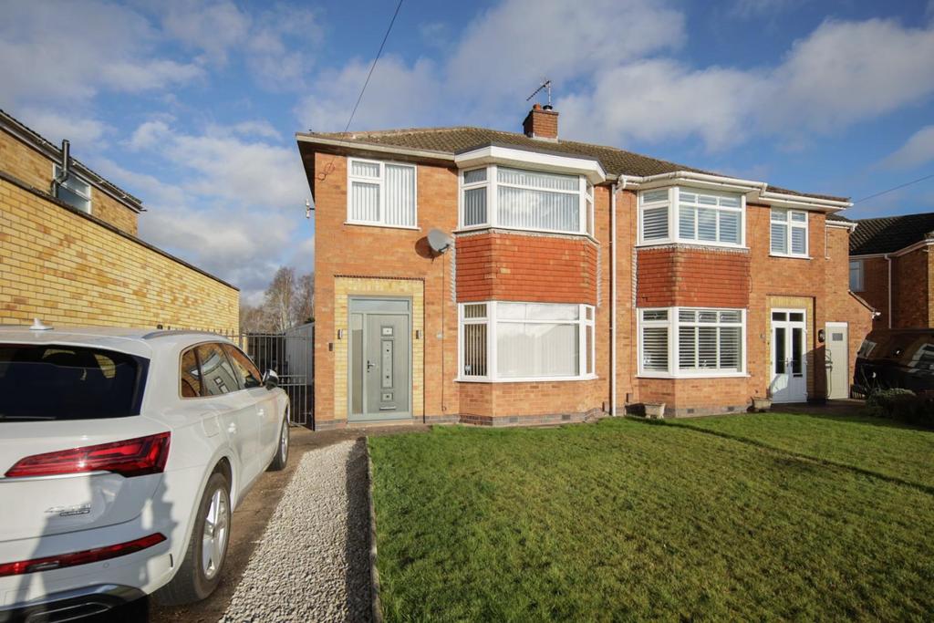 15 Greville Smith Avenue Cv31 2 HQ.jpg