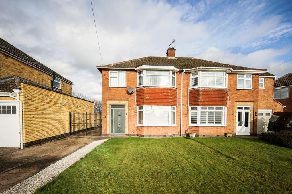 15 Greville Smith Avenue Cv31 2 HQ-8.jpg