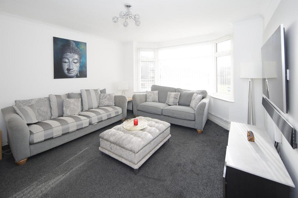 15 Greville Smith Avenue Cv31 2 HQ-11.jpg