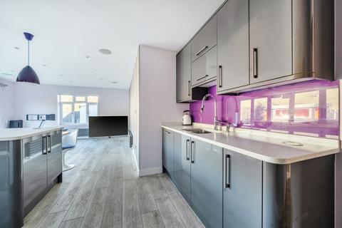 3 bedroom bungalow for sale, Walnut Tree Road, Shepperton, TW17