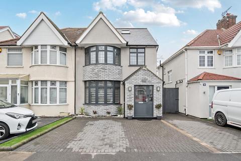 4 bedroom house for sale - Camrose Avenue, Edgware HA8
