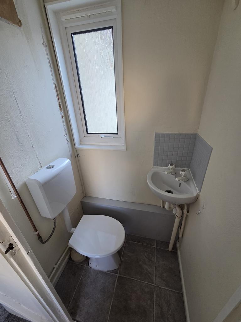 WC (Ground Floor)