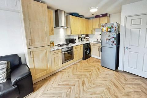 2 bedroom flat for sale, Timberlake Road, Basingstoke RG21
