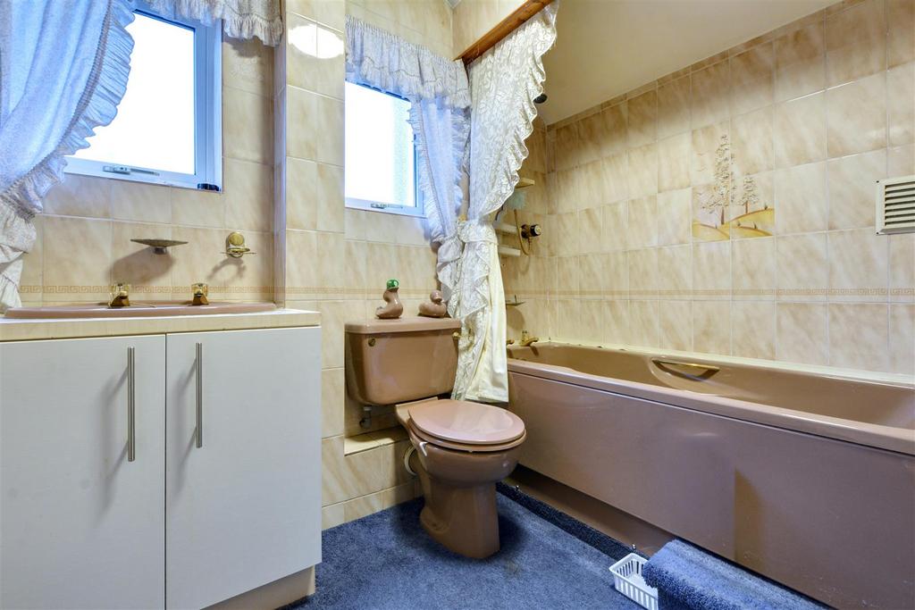 Bathroom 1.jpeg