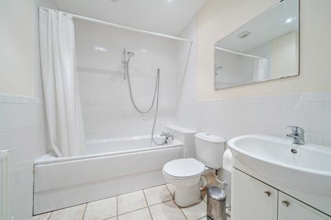 4 bedroom end of terrace house for sale, The Dell, Southampton, Hampshire, SO15