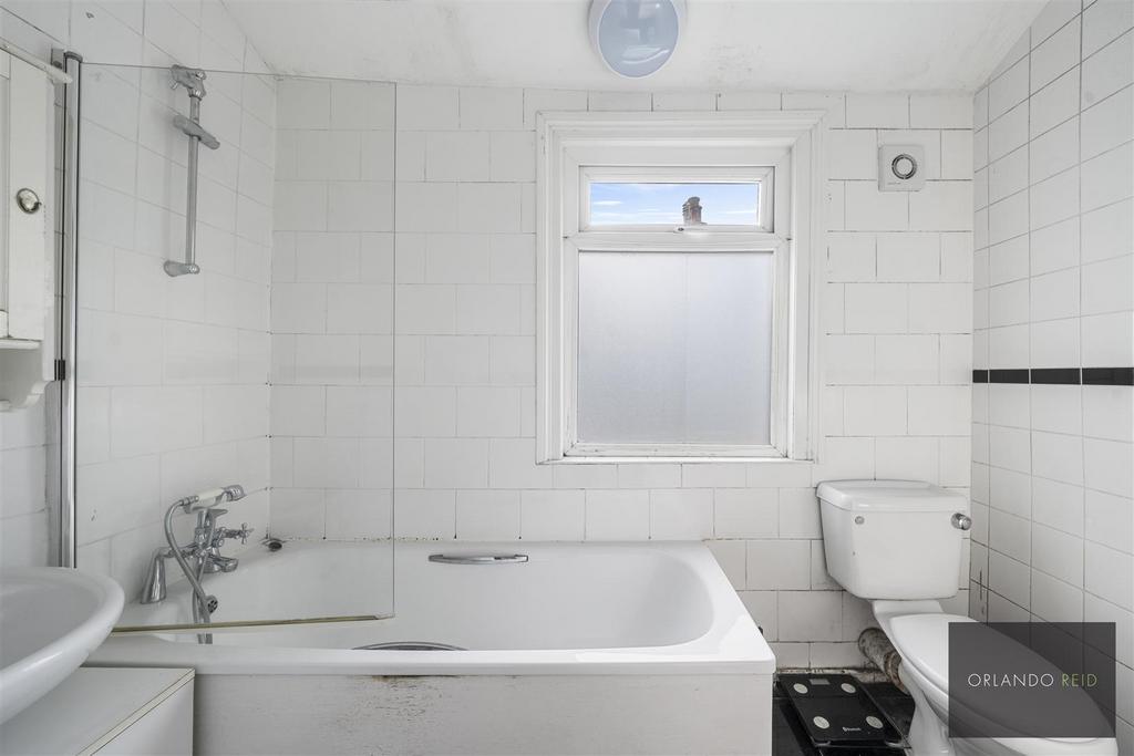 36 Burgoyne Road SW9 9 QJ-11.jpg