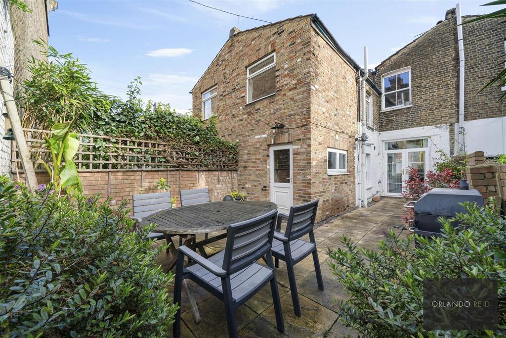36 Burgoyne Road SW9 9 QJ-8.jpg