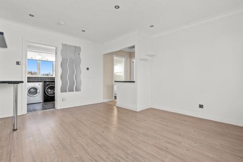 2 bedroom flat to rent, Hazel Road, Banknock, FK4