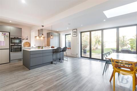 3 bedroom semi-detached house for sale, Western Avenue, Gidea Park, RM2