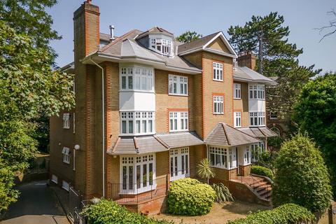 2 bedroom apartment to rent, Arterberry Road, London SW20