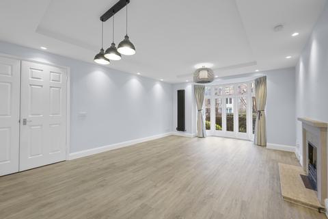 2 bedroom apartment to rent, Arterberry Road, London SW20