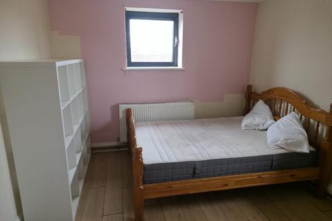 2 bedroom flat to rent, Rom View House