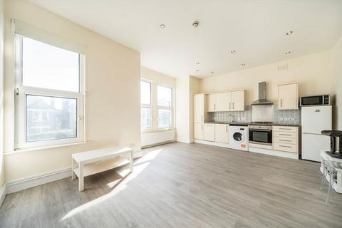 2 bedroom flat to rent, Rosendale Road, London SE21